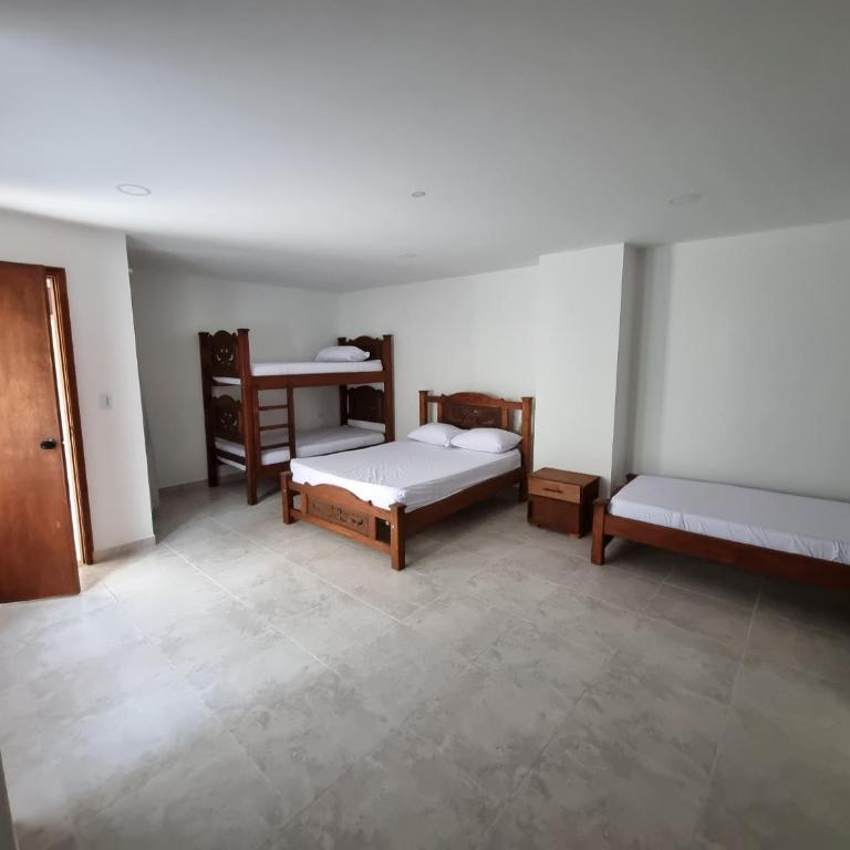Hotel Antonella Plaza - Habitación Familiar - 2
