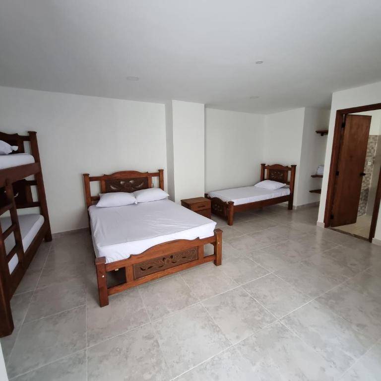 Hotel Antonella Plaza - Habitación Familiar - 1