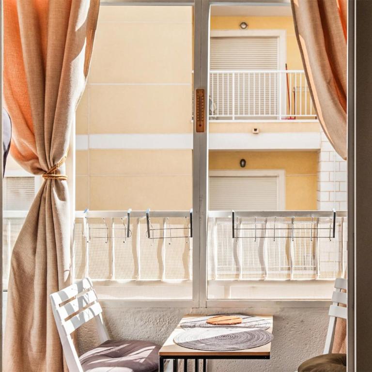 Gorgeous Apartment In Torrevieja - Apartment - 4