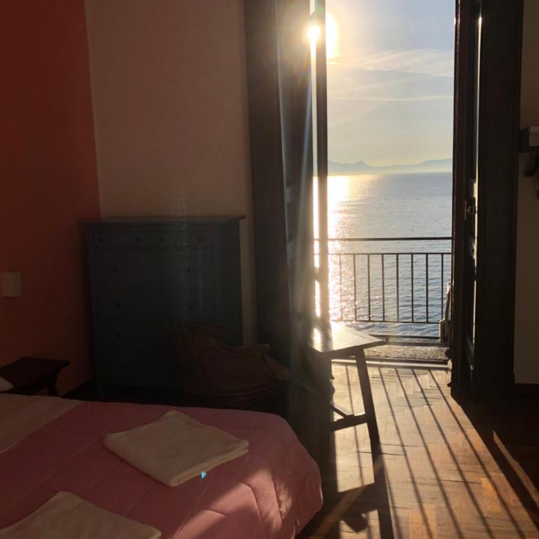 B&B Vista Mare - Camera Matrimoniale con Balcone e Vista Mare - 34