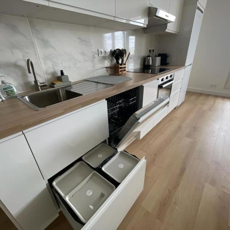 9 mi from Stade de France - Charming 5-room - Apartment - 22