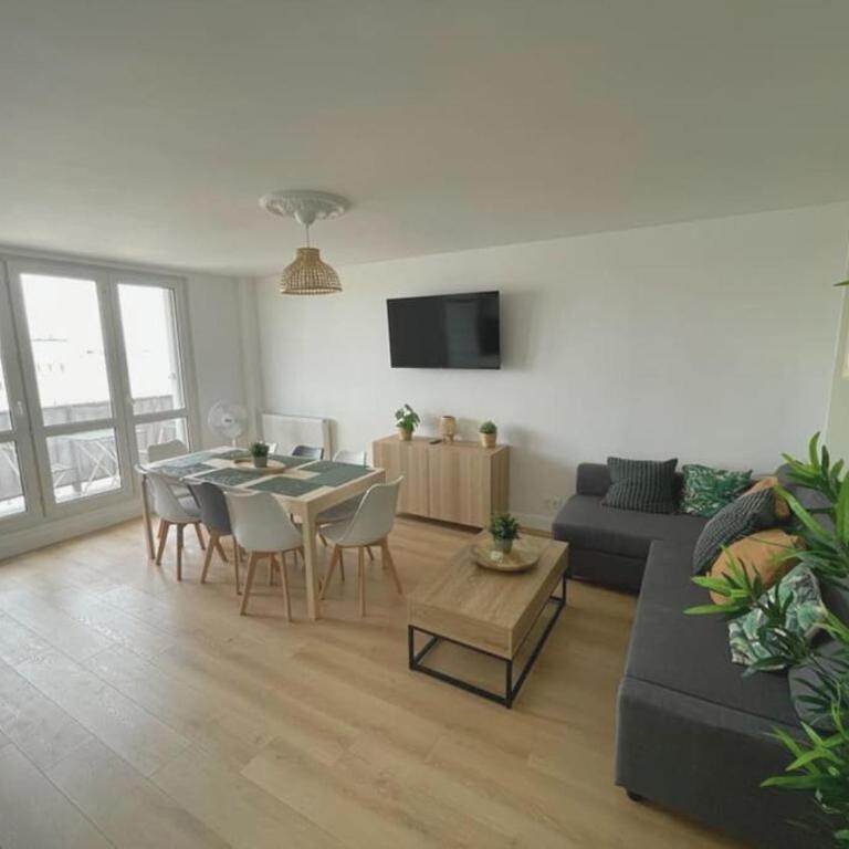 9 mi from Stade de France - Charming 5-room - Apartment - 26