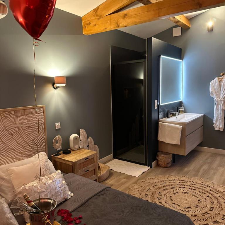 Mas Hinaiti - Suite romantique avec Spa et écran géant de cinéma - Chambre Double - Vue sur Jardin - 8