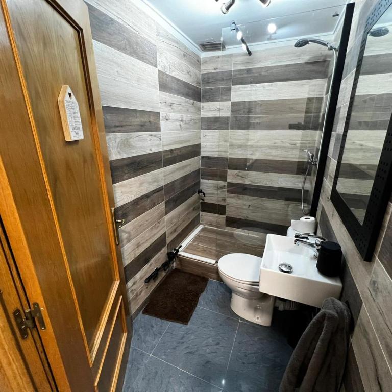 RMN TOURIST HOME - Two-Bedroom Apartment - 12