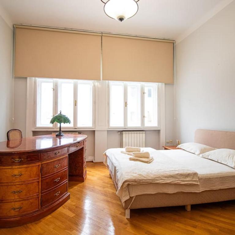 King Peter Apartment - Three-Bedroom Apartment - 5