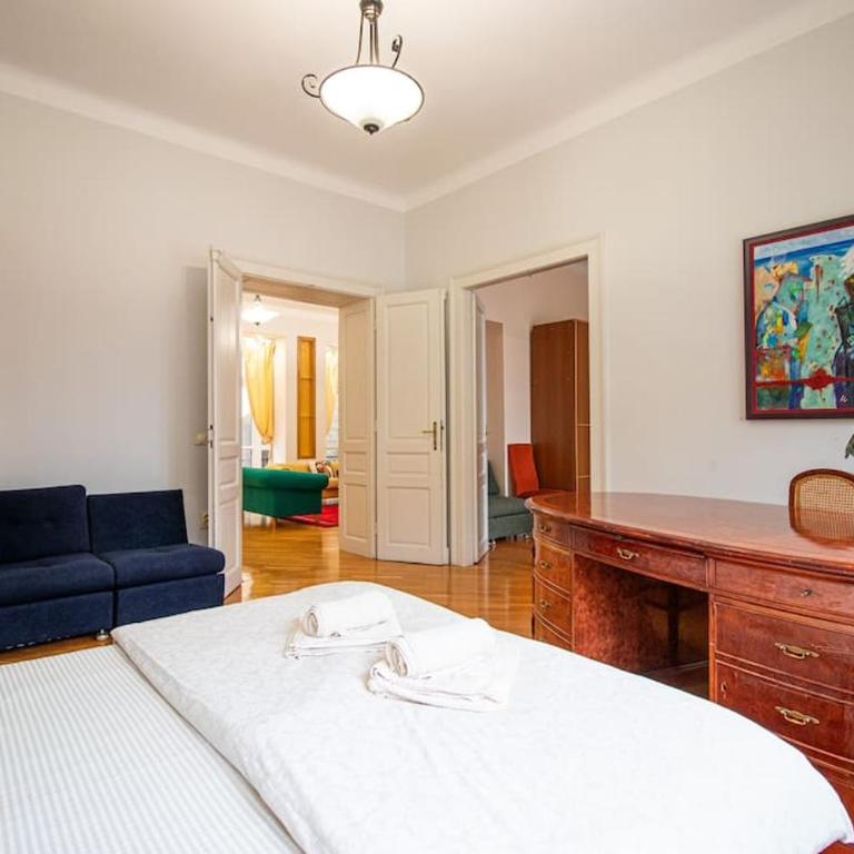 King Peter Apartment - Three-Bedroom Apartment - 6