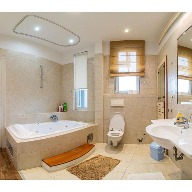 King Peter Apartment - Three-Bedroom Apartment - 30