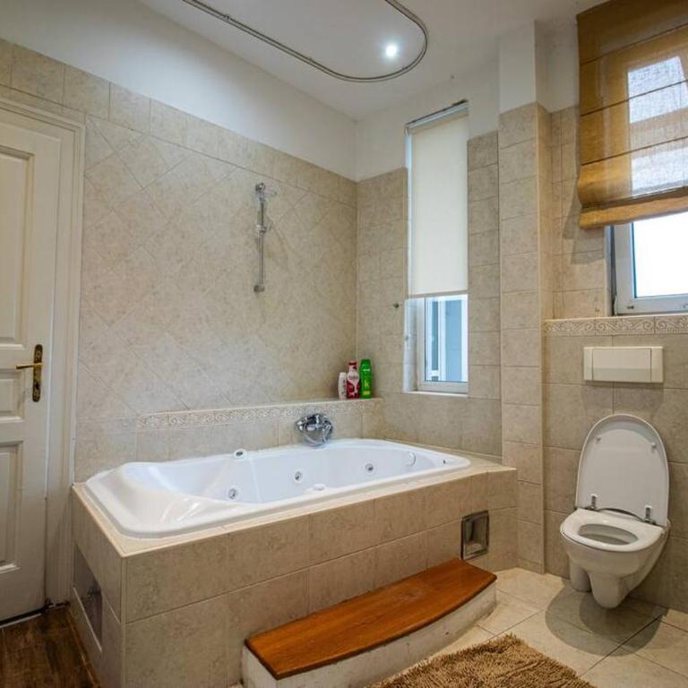 King Peter Apartment - Three-Bedroom Apartment - 41