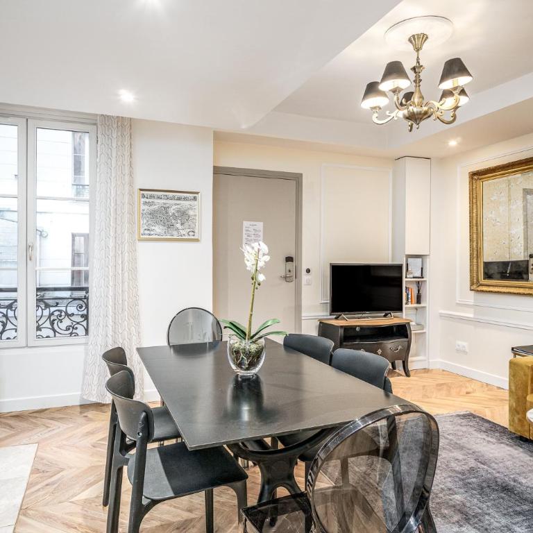 Apartments Du Louvre - Le Marais - Three-Bedroom Apartment - 11