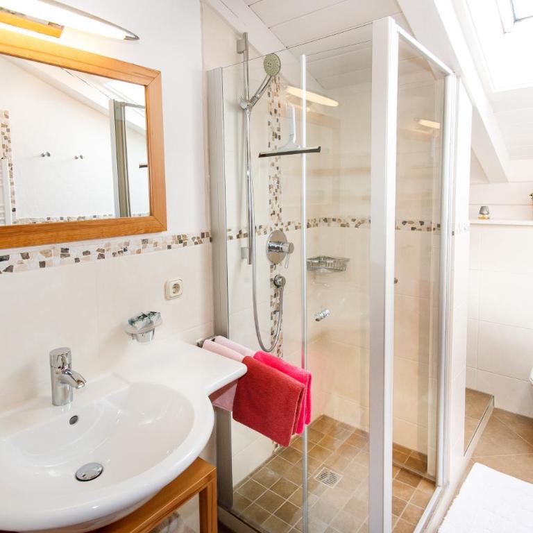 Ferienwohnung Hinterreiter inkl. Chiemgaukarte - Apartment mit Balkon - 5