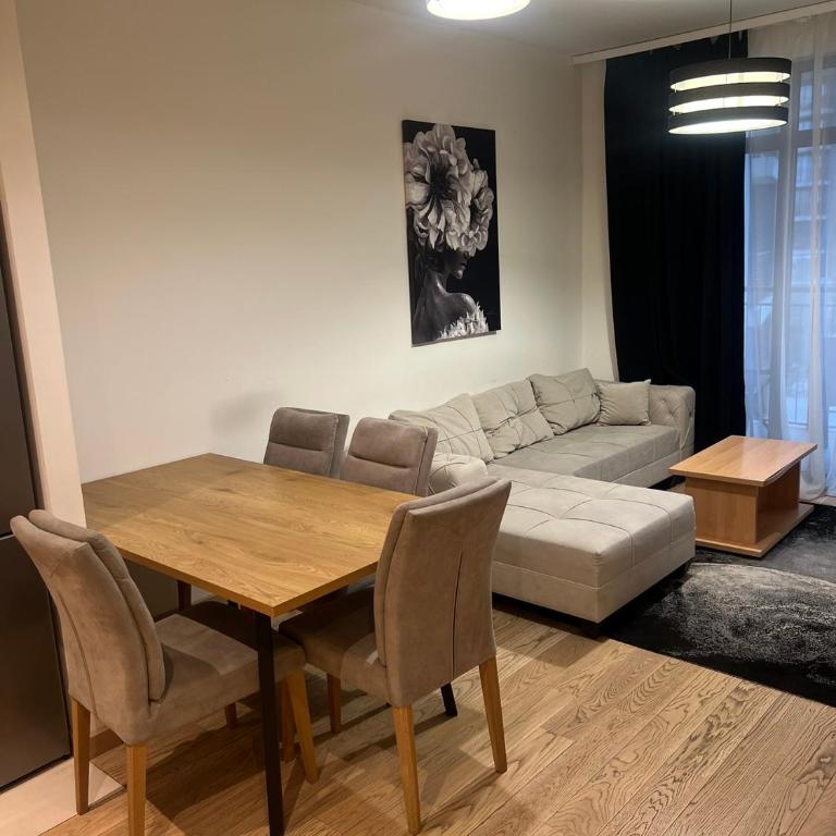 THE GATES 201 - One-Bedroom Apartment - 5