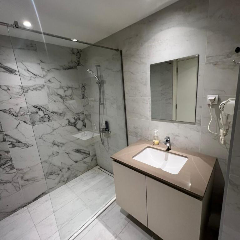 THE GATES 201 - One-Bedroom Apartment - 12