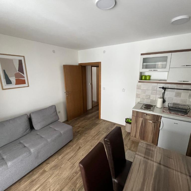 Sunčani breg - Two-Bedroom Apartment - 3
