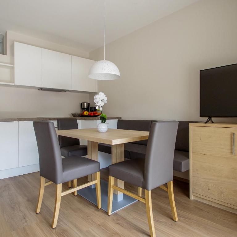 Apartment Hotel Christine - Two-Bedroom Apartment - 7