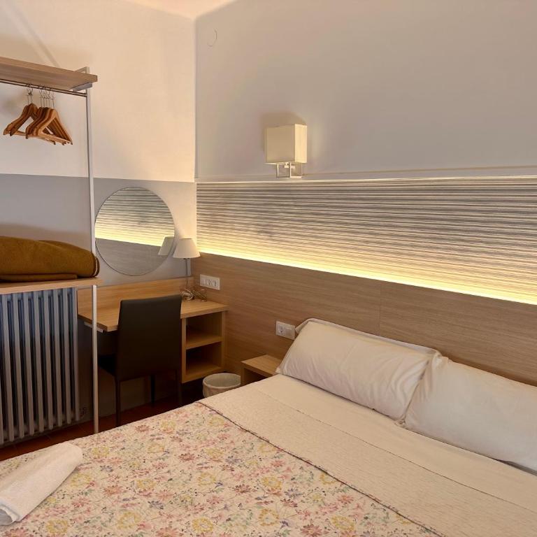 Can Setmanes by CozyCatalonia - Hostal Central Blanes - Habitación Doble Superior - 3