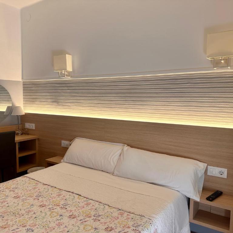 Can Setmanes by CozyCatalonia - Hostal Central Blanes - Habitación Doble Superior - 1