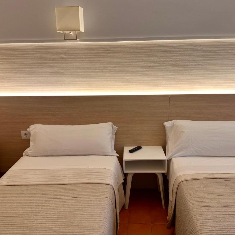 Can Setmanes by CozyCatalonia - Hostal Central Blanes - Habitación Triple Confort - 8