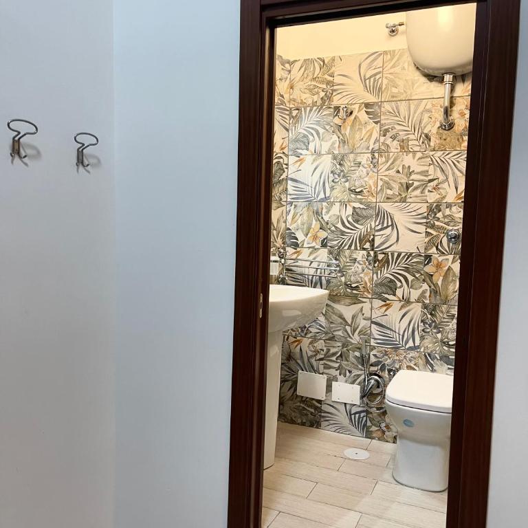 House Caracciolo by Loveinthetravel - Quadruple Room with Private Bathroom - 8