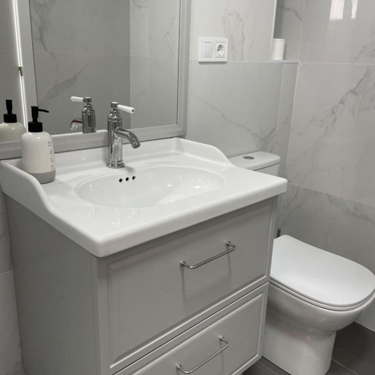 Maison Sereine - Two-Bedroom Apartment - 12