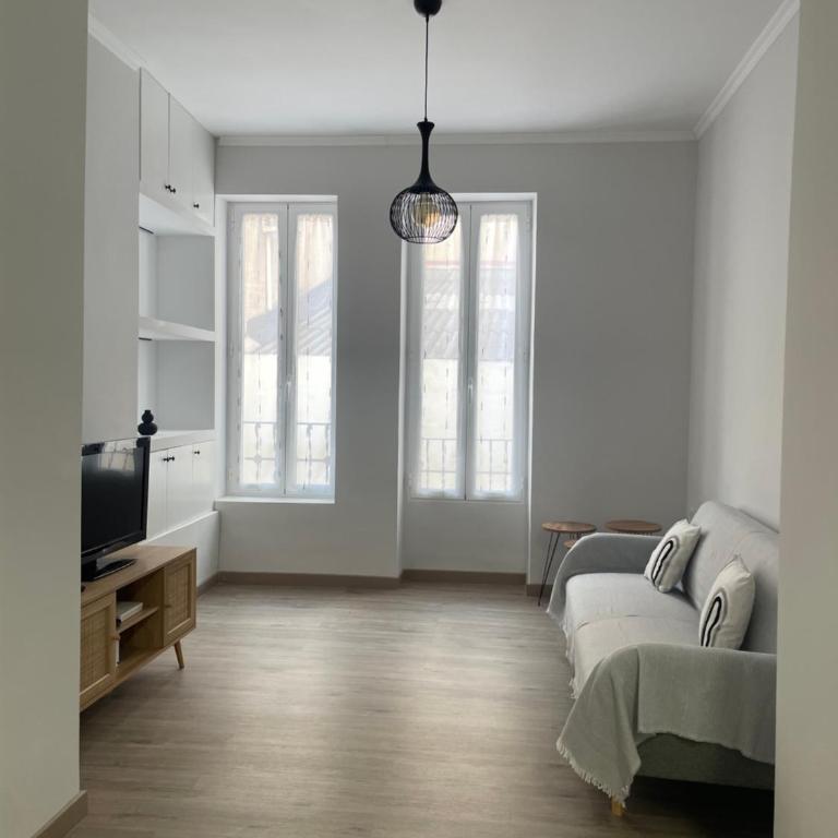 Maison Sereine - Two-Bedroom Apartment - 13