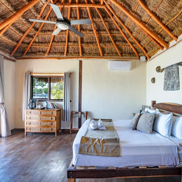 Yayum Bacalar - Habitación con cama extragrande y vistas al lago - 12