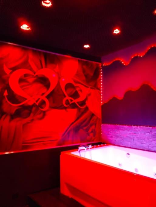 la lovecoquine, chez loveroomtoulon , parking et wifi gratuits - Maison 1 Chambre - 1