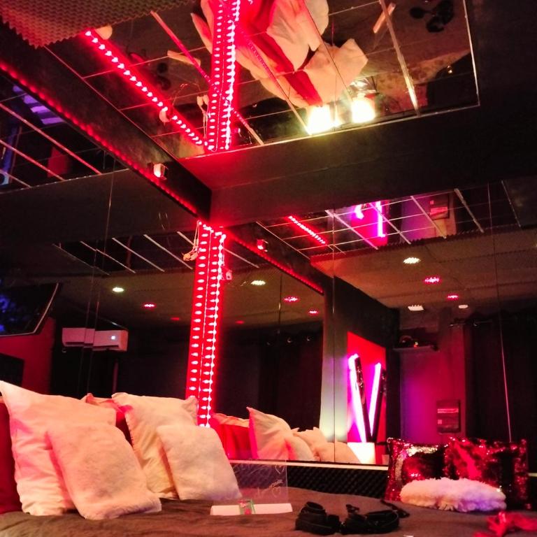 la lovecoquine, chez loveroomtoulon , parking et wifi gratuits - Maison 1 Chambre - 6