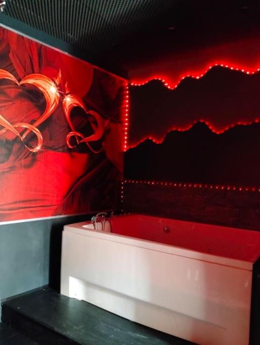 la lovecoquine, chez loveroomtoulon , parking et wifi gratuits - Maison 1 Chambre - 8