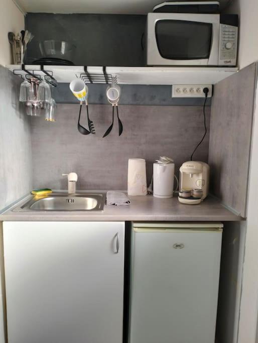 la lovecoquine, chez loveroomtoulon , parking et wifi gratuits - Maison 1 Chambre - 17