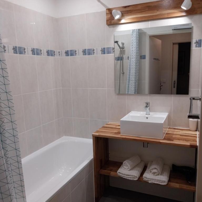 Balcon plein sud, piscine/spa - Appartement 2 Chambres - 2