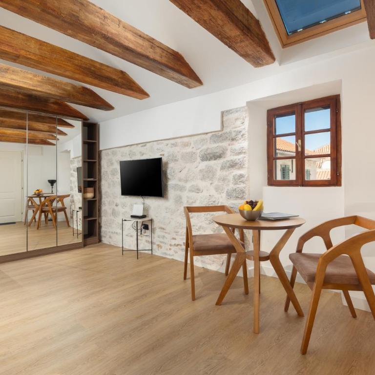 Old Town South Gate Apartment - One-Bedroom Apartment - 3