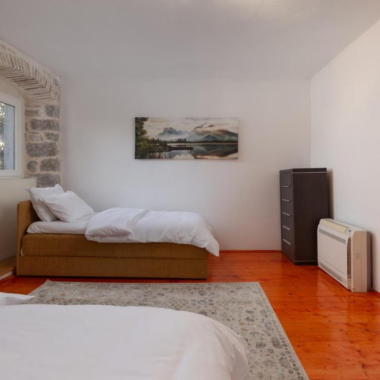 M&M Bay Haven - Three-Bedroom Apartment - 11