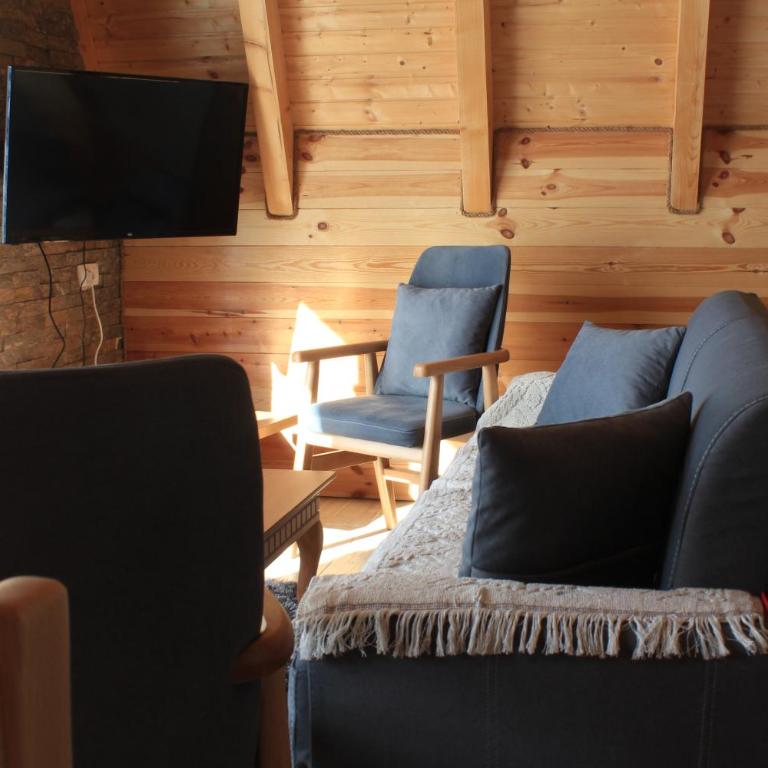 Three Houses - Two-Bedroom House - 10