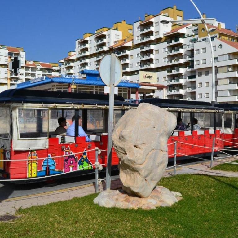 APARTAMENTO NUEVO CÉNTRICO en PRIMERA Línea de playa con vistas al Mar, Piscina, aire acondicionado y wifi - Apartamento de 2 dormitorios - 33