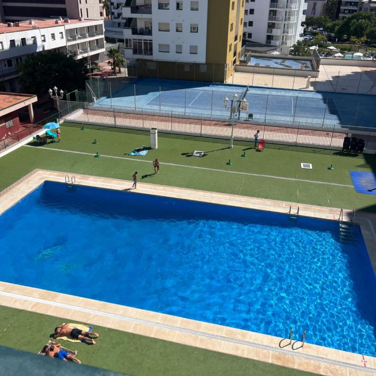 APARTAMENTO NUEVO CÉNTRICO en PRIMERA Línea de playa con vistas al Mar, Piscina, aire acondicionado y wifi - Apartamento de 2 dormitorios - 24