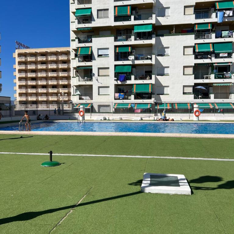 APARTAMENTO NUEVO CÉNTRICO en PRIMERA Línea de playa con vistas al Mar, Piscina, aire acondicionado y wifi - Apartamento de 2 dormitorios - 26