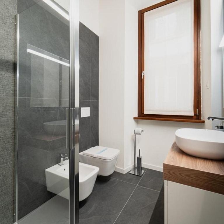 FLORES HOME - One-Bedroom Apartment - 8