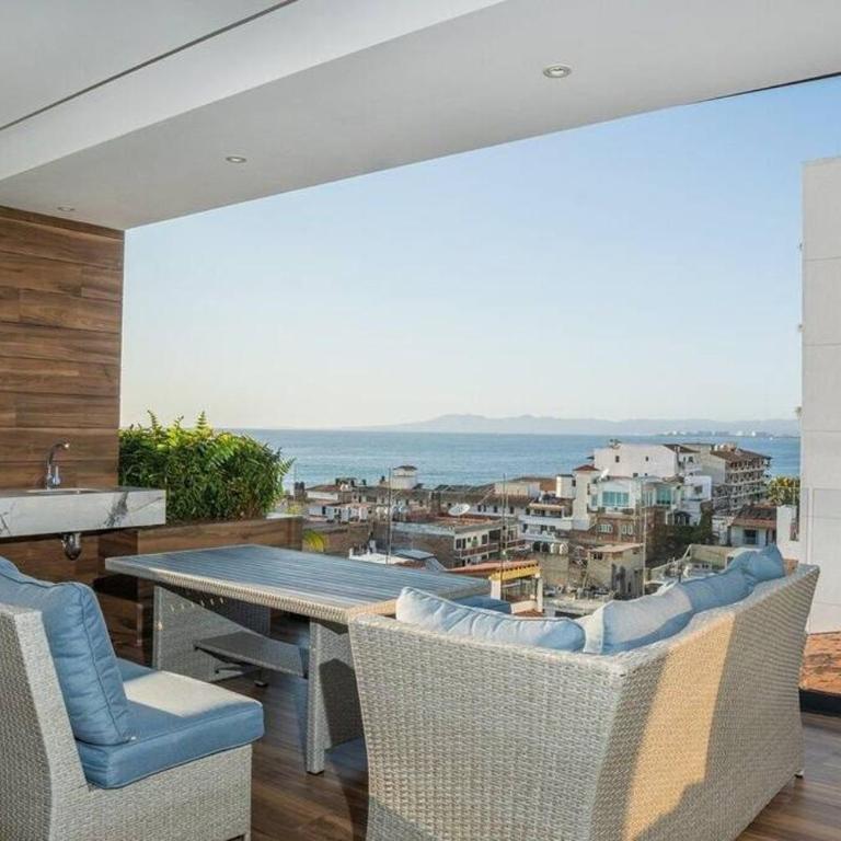 Luxury Condo D Residense - Three-Bedroom Apartment - 1