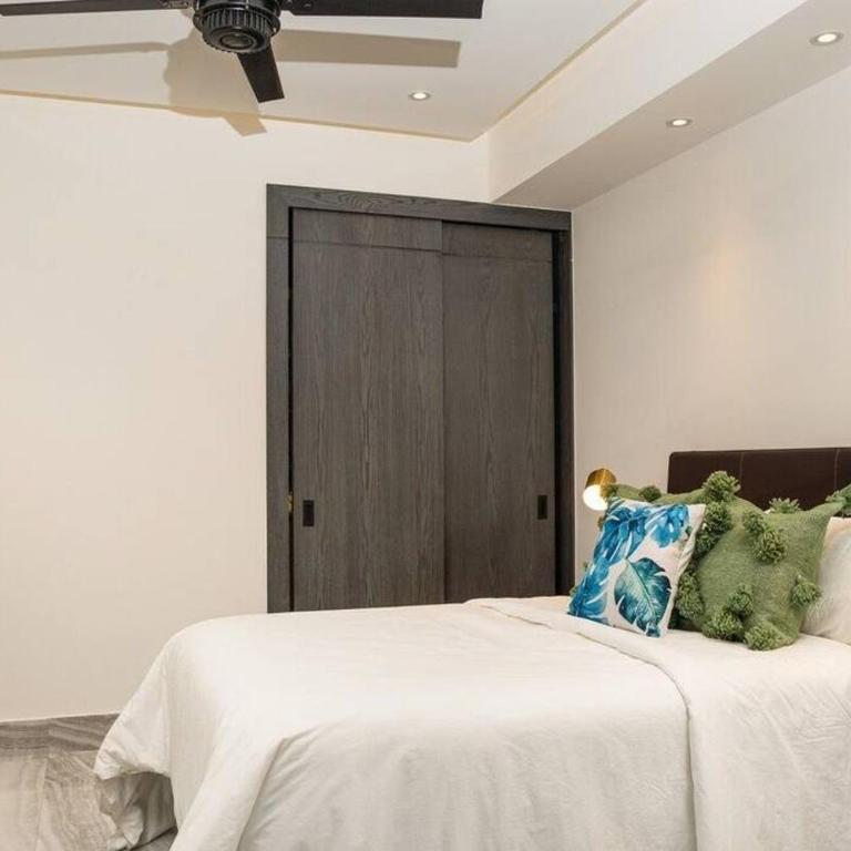 Luxury Condo D Residense - Three-Bedroom Apartment - 10