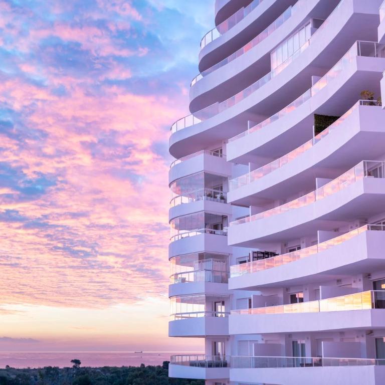 Gran Canet 2BR! Walk to Beach, Stunning Sea Views - Apartamento - 3
