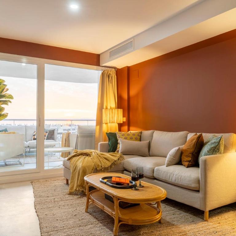 Gran Canet 2BR! Walk to Beach, Stunning Sea Views - Apartamento - 5
