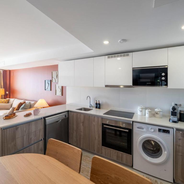 Gran Canet 2BR! Walk to Beach, Stunning Sea Views - Apartamento - 16