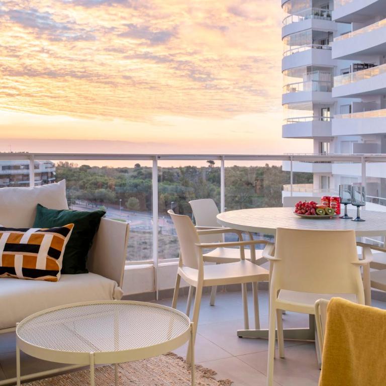 Gran Canet 2BR! Walk to Beach, Stunning Sea Views - Apartamento - 40