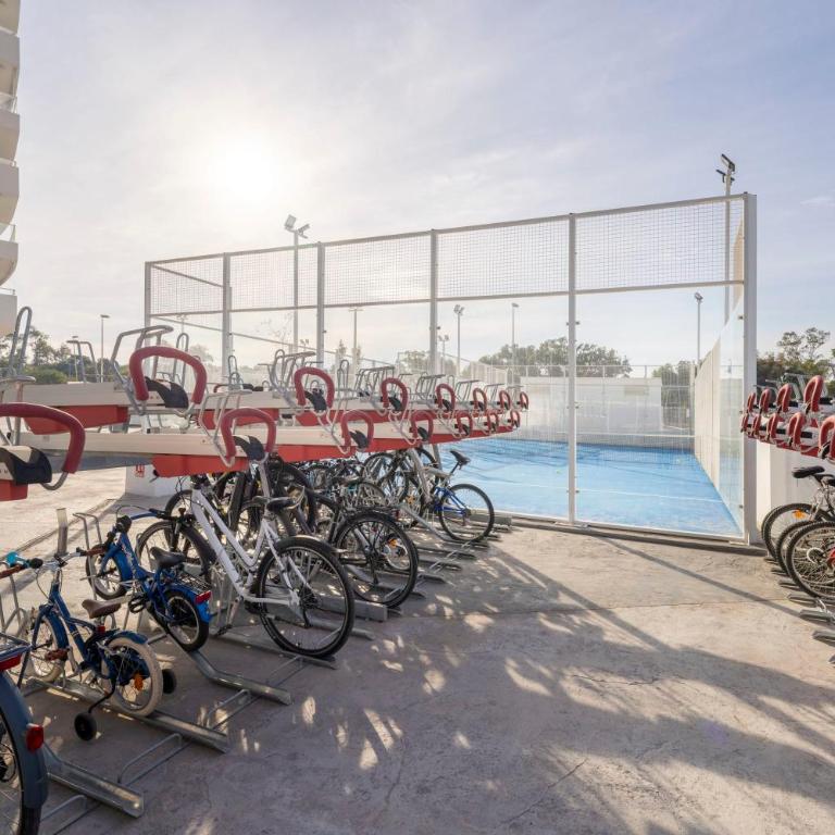 Gran Canet 2BR! Walk to Beach, Stunning Sea Views - Apartamento - 50