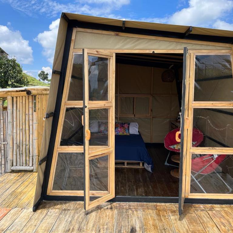 La Alborada Glamping - Habitación con cama grande y balcón - 1