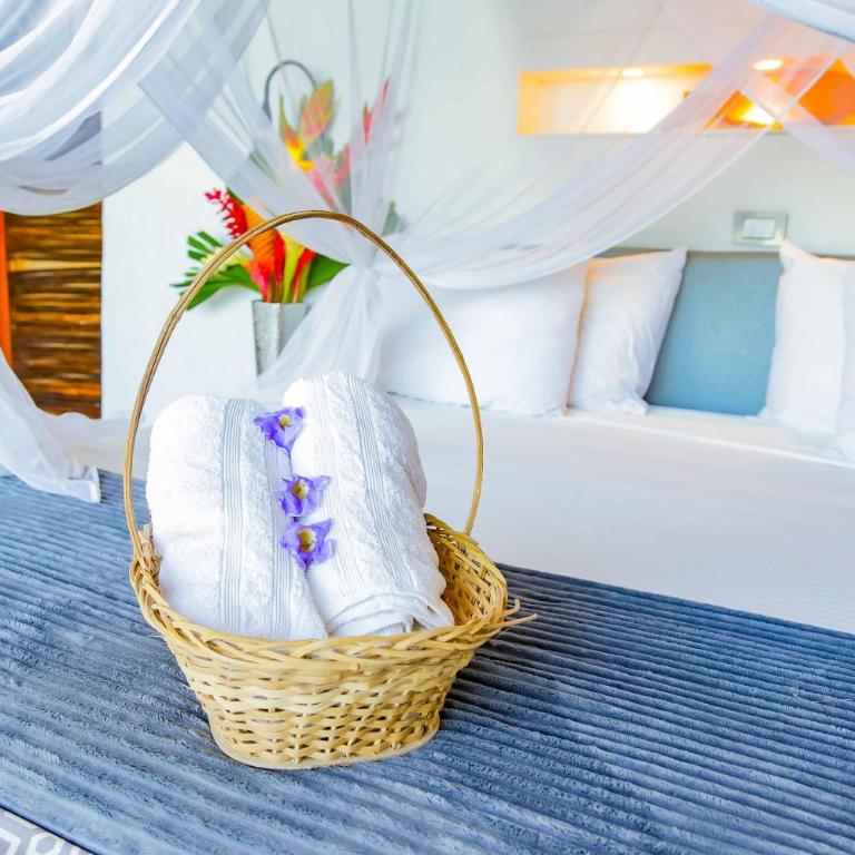 RCH LUXURY HOTEL & POOL - Suite con cama extragrande y vistas a la piscina - 6