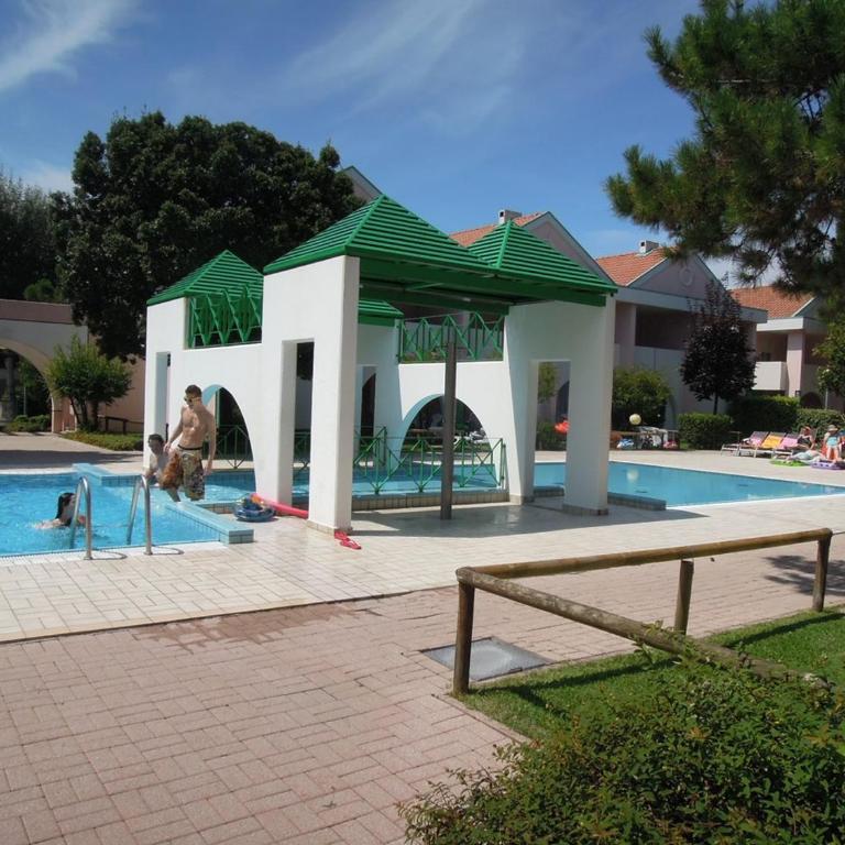 Relaxing apartment with garden and pool - Apartment - 4