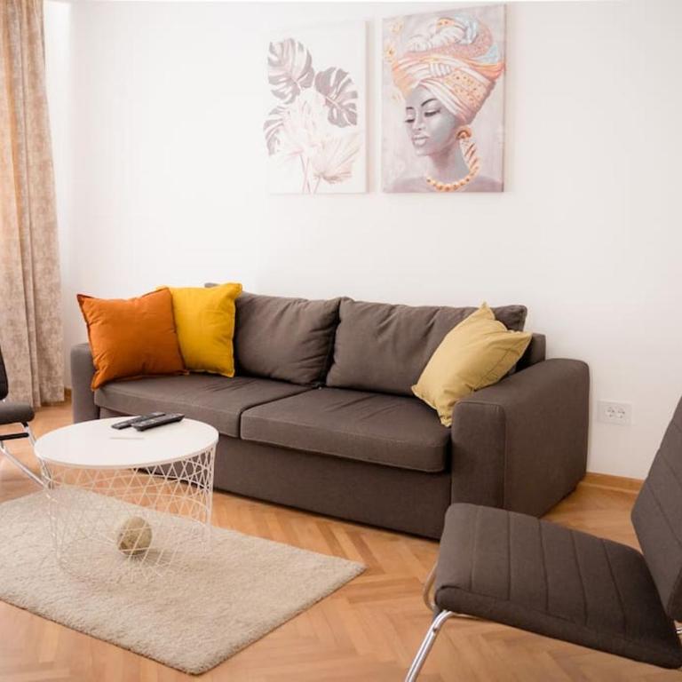 Downtown, spacious, 2 bedroom apartment - Apartman sa 2 Spavaće Sobe - 1
