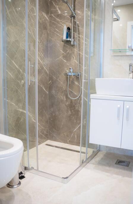 Downtown, spacious, 2 bedroom apartment - Apartman sa 2 Spavaće Sobe - 9