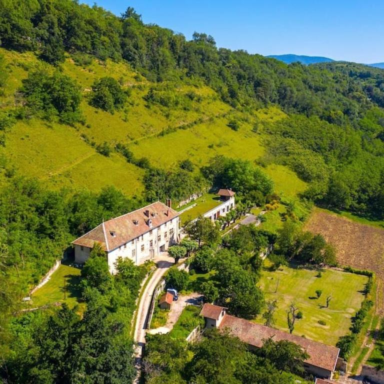 Gîte de groupe de caractère 12-14 pers avec jacuzzi - Ancien domaine de Chartreux - Villa - 23